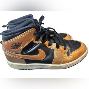 🖤 Nike Air - Black & Metallic Gold High-Top Sneakers – Youth Size 3